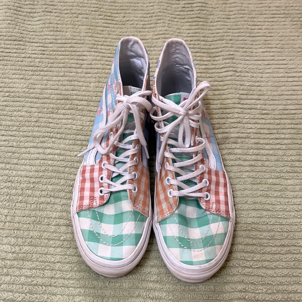 Vans high tops Gingham Block Pack with cherries and bees! Women’s size 9